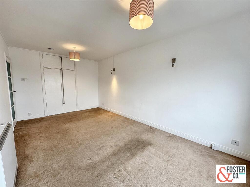 Apartment in Hove, Brunswick - View 4