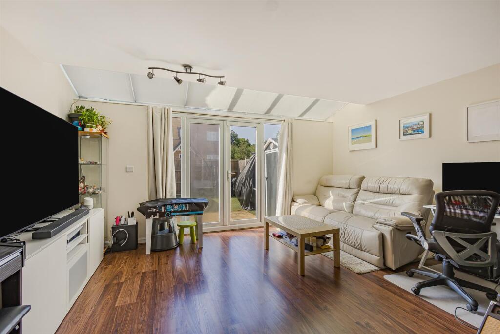 House in Hertford, Pinehurst - View 4