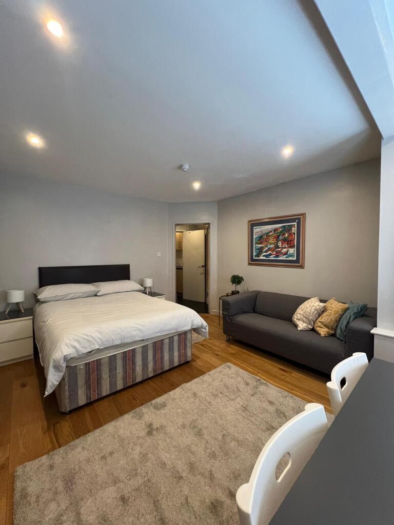 Main image of property: Hendon Way, London NW2