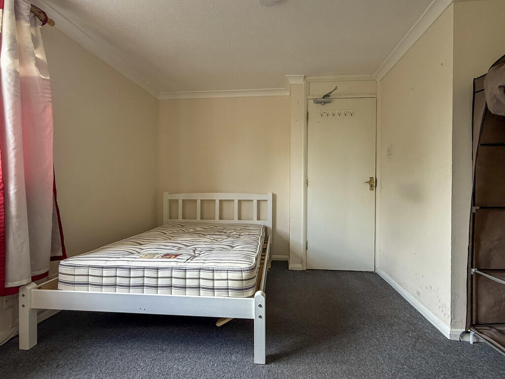 Main image of property: Room 2, St. Marys Square