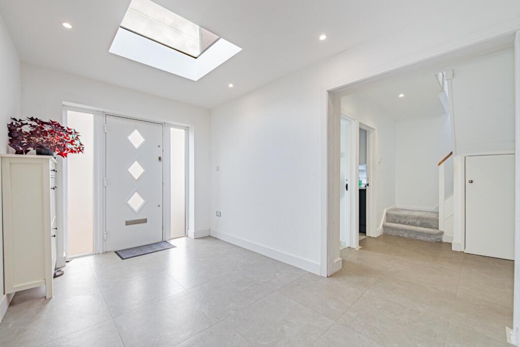 House in Luton, Stopsley - View 4