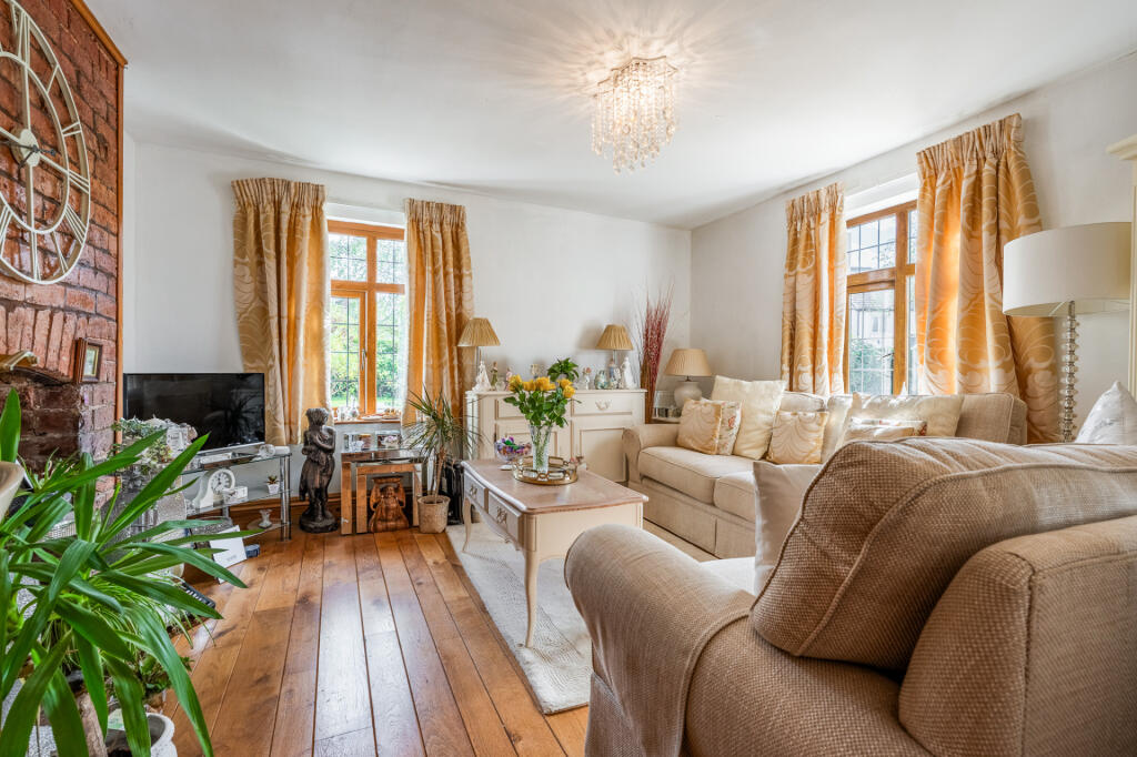 House in Worcester - View 5