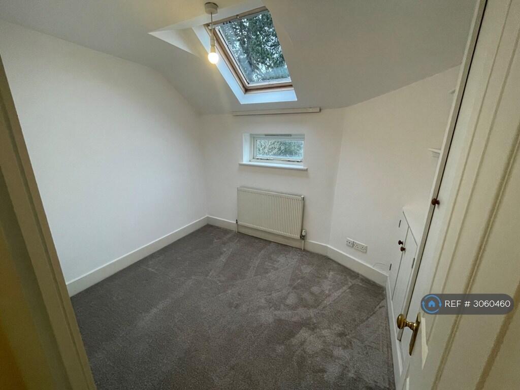 Apartment in Gloucester - View 5