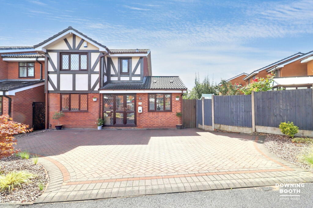 4-bed detached on Sedgemere Grove, Shelfield, WS4 1XE - Beautifully Presented Family Home, £385,000