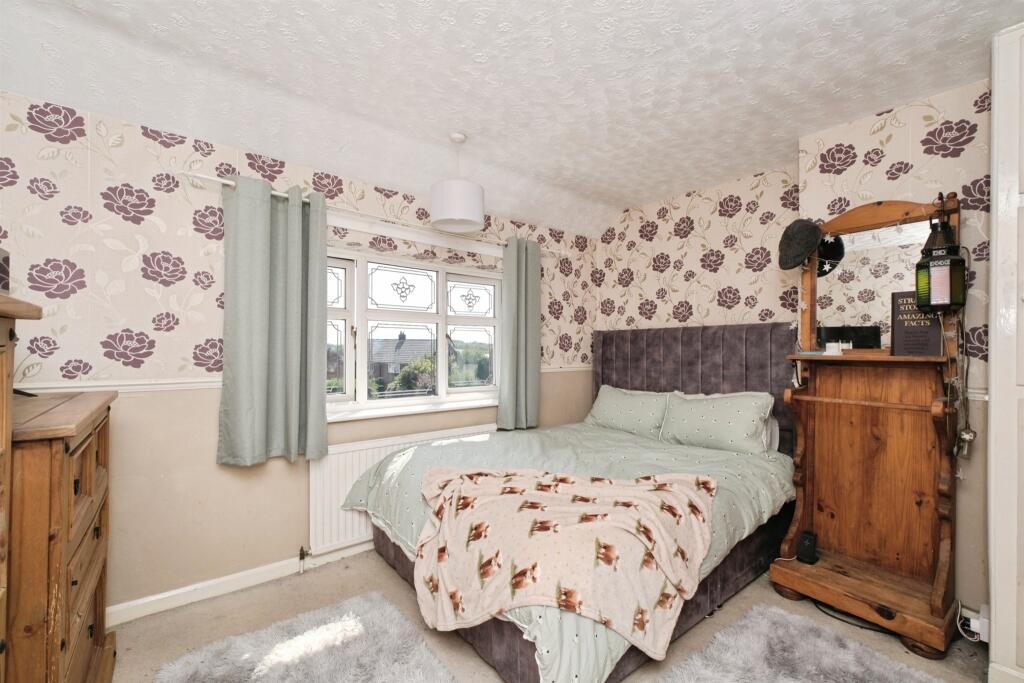 House in Ripley - More