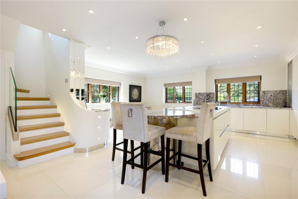 Tilehouse Lane, Denham, Buckinghamshire, UB9 photo 3