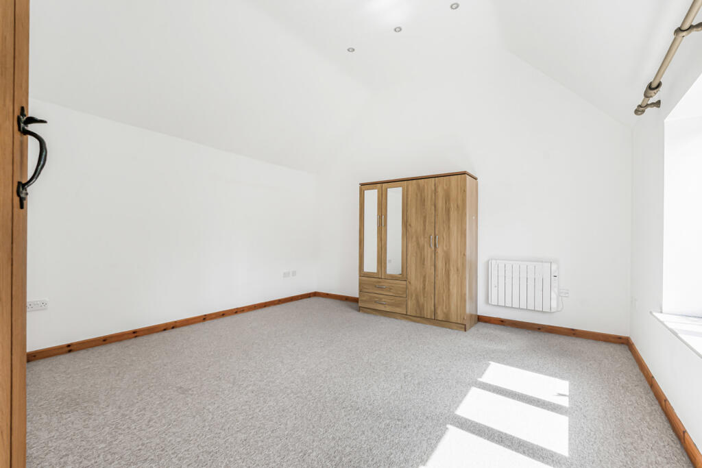 House in Cotswold, Chedworth - More