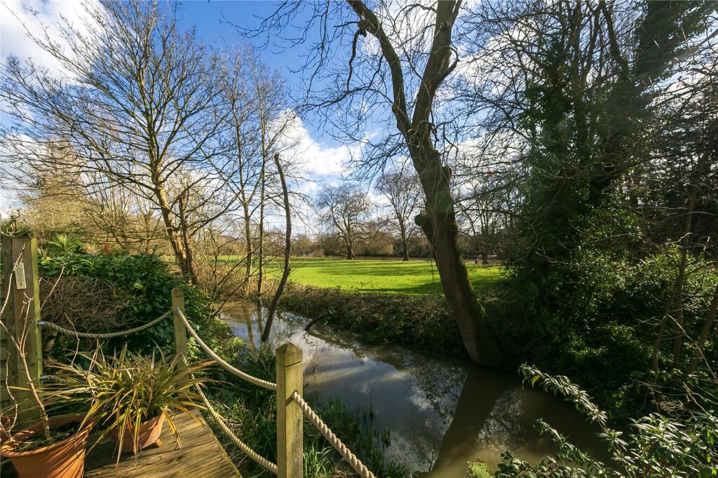 Oxford Row, Sunbury – pohled 2