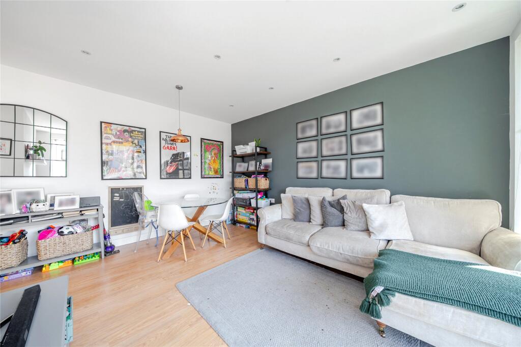 Apartment in Bromley - View 3