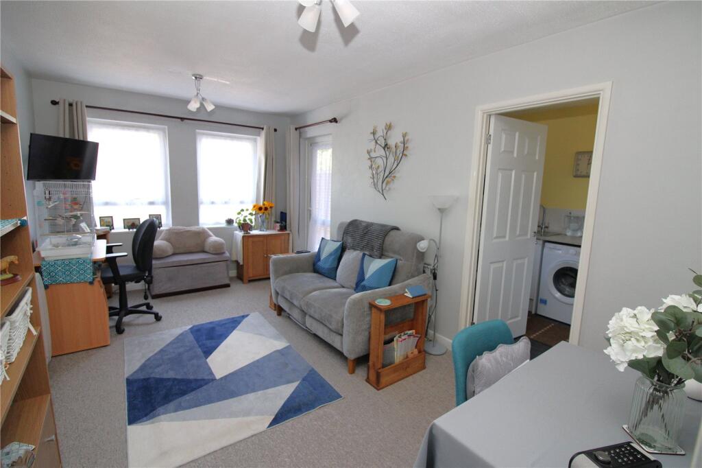 Apartment in Fareham, Hampshire - View 2