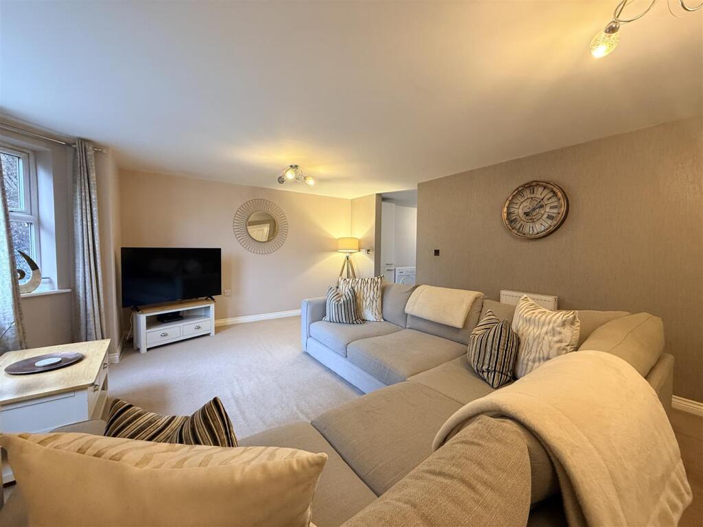 Apartment in Dudley, West Midlands - View 2