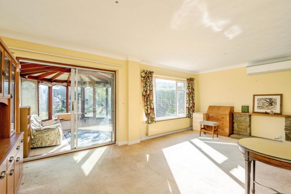 Sea Grove Avenue, Hayling Island, Hampshire, PO11 photo 3