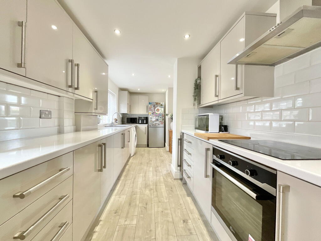 House in Sefton, Marshside - More