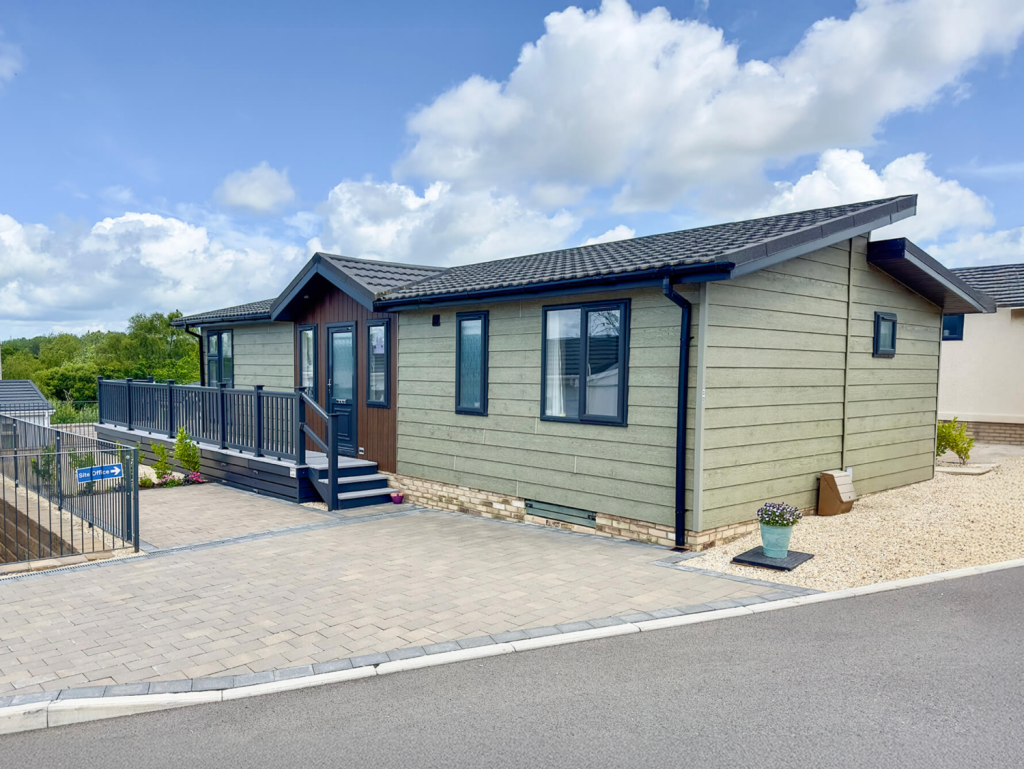 2-bed caravan on Wimborne Country Park, Candy’s Lane, Wimborne, BH21 3EF, £350,000