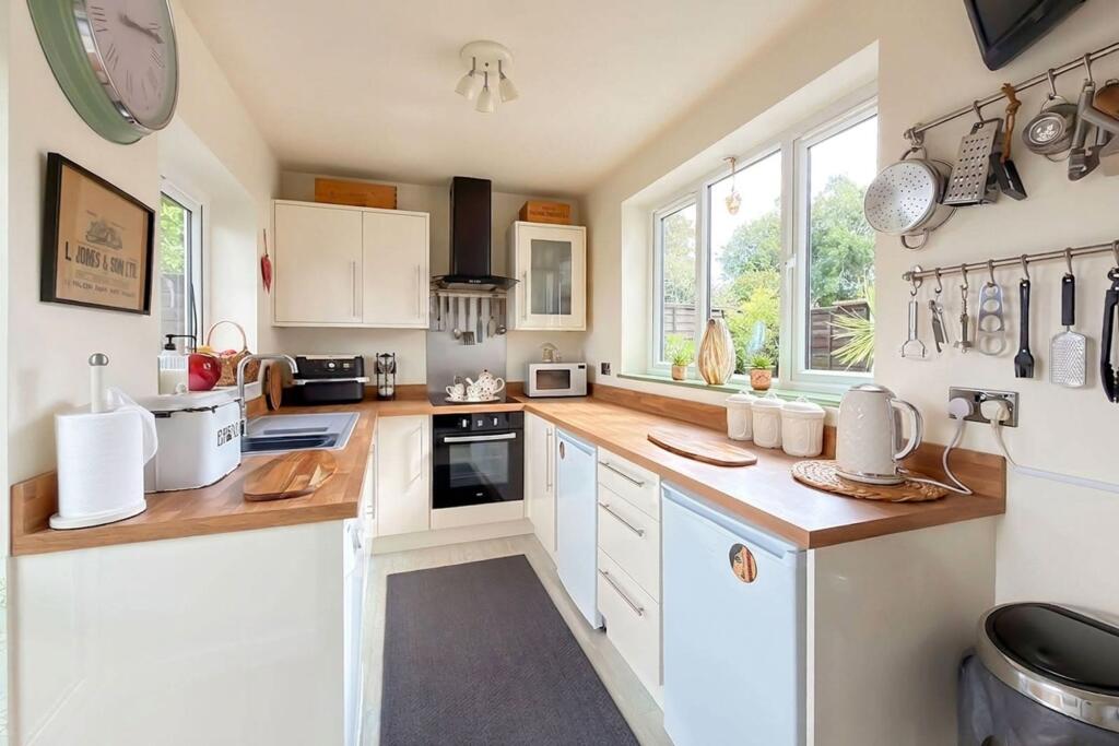 Hillside Crescent, Angmering, BN16 photo 4