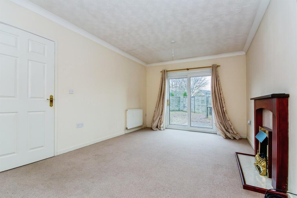 Crown Close, Leverington, WISBECH photo 3
