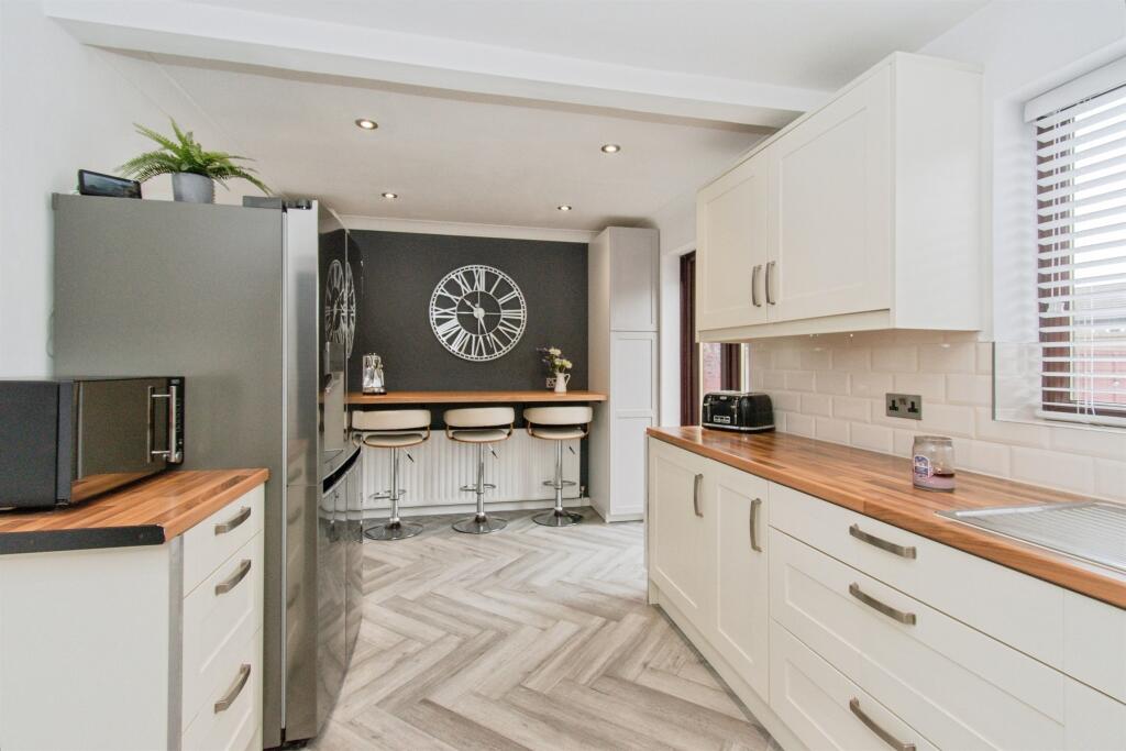 House in Normanton, Clover View - View 3