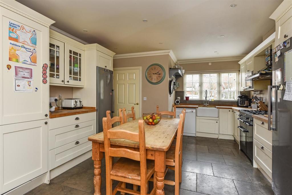 Groves Orchard, Whitchurch, RG28 7BT photo 5