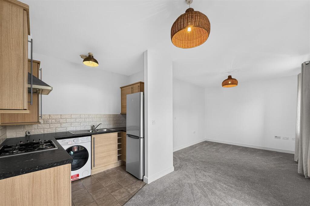 Apartment in Trafford, Broadheath - View 3