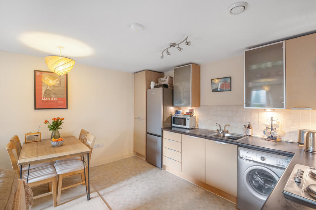 Lanadron Close, Isleworth, TW7 photo 4