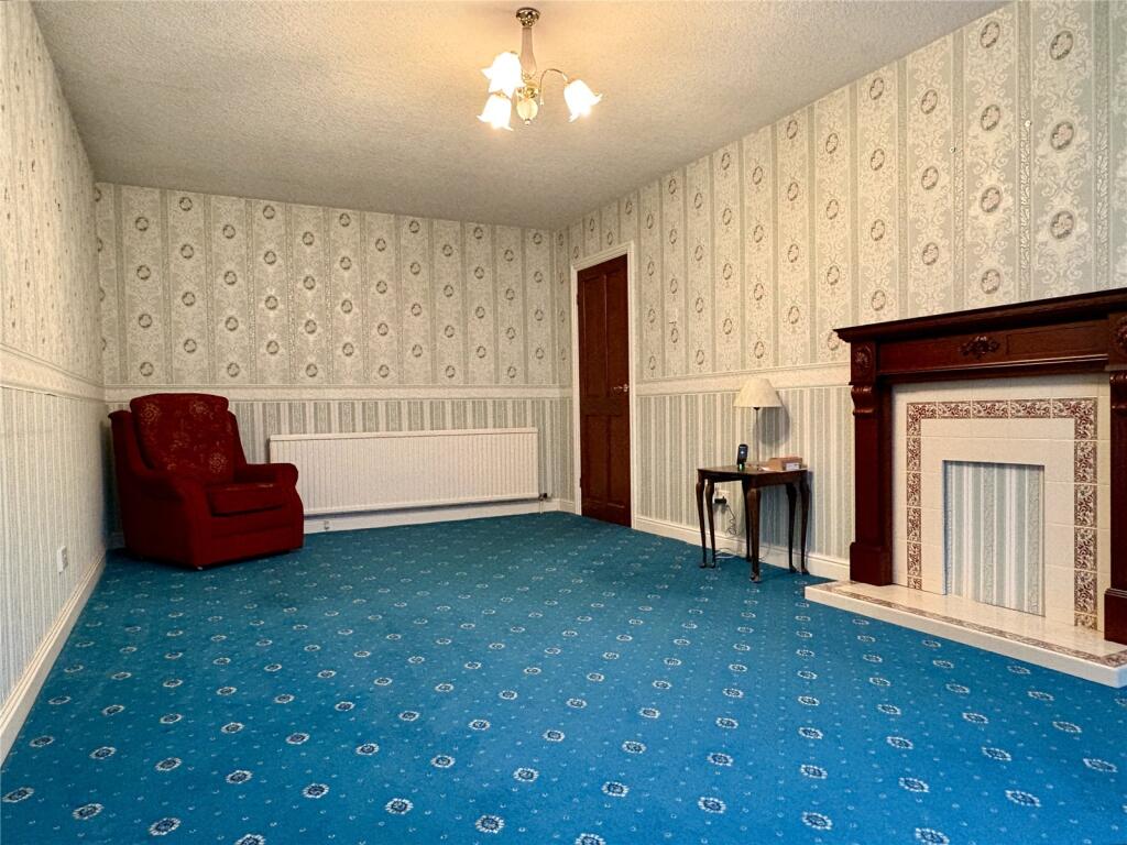 Kirklee Avenue, Chadderton, Oldham, Greater Manchester, OL9 photo 3