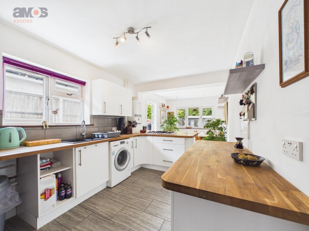 House in Castle Point, Hadleigh - View 3