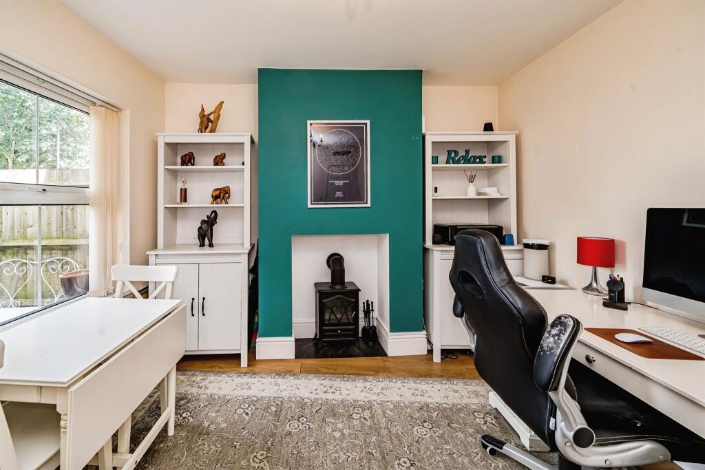 House in Aylesbury, Buckinghamshire - View 3