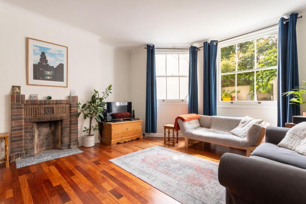Apartment in Hove, Brunswick - View 4