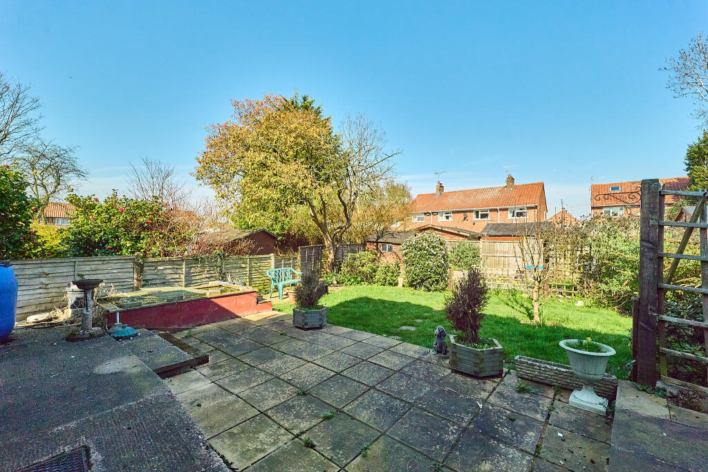 9 Hazleton Green, Rising Brook, Stafford, Staffordshire ST17 9NH photo 3
