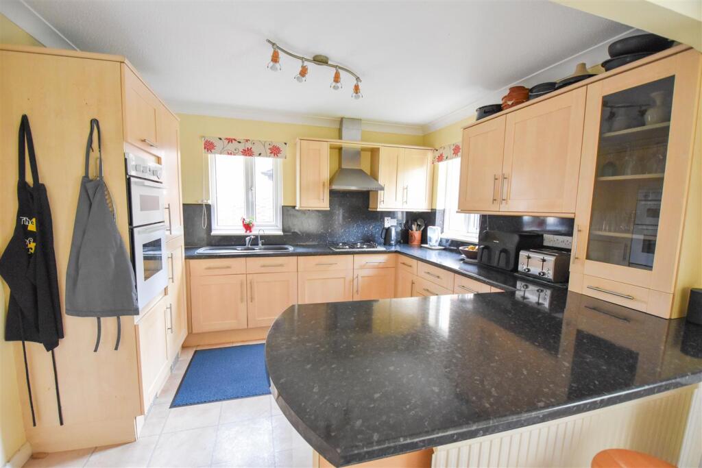 House in Epping Forest, Marden Ash, Ongar - More