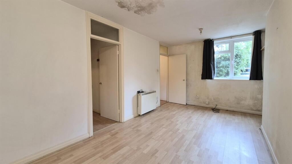 Apartment in Milton Keynes - View 4