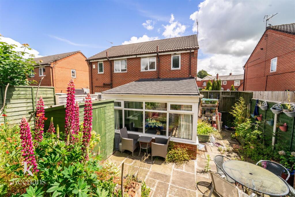 House in Bury, Pimhole, Fairfield - View 3