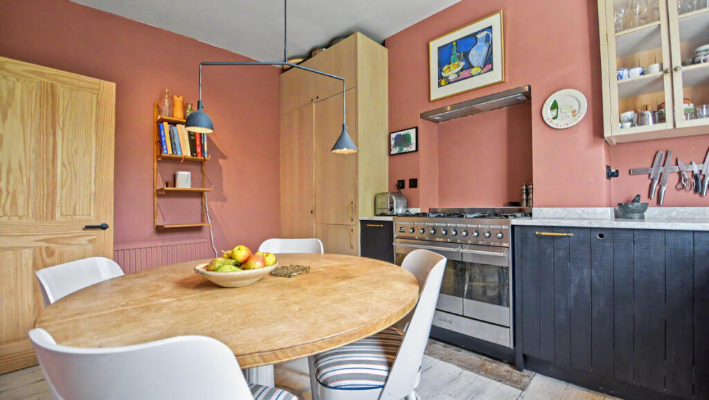 Apartment in London - View 5