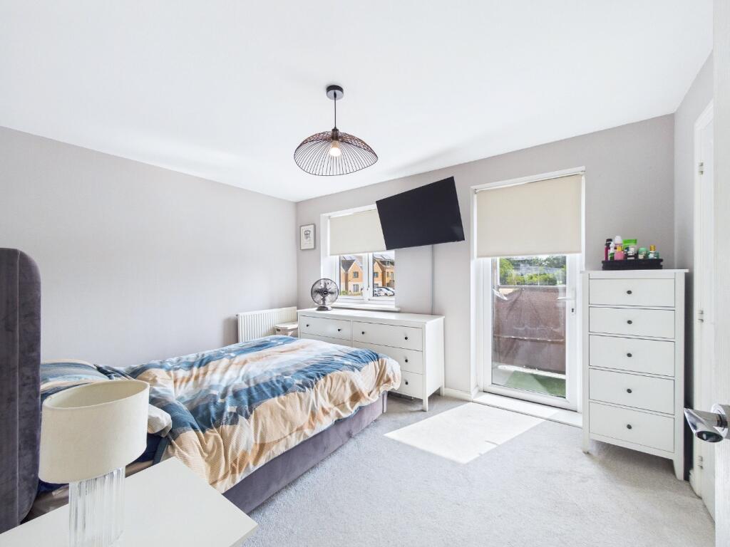Apartment in Thurrock, Essex - View 2