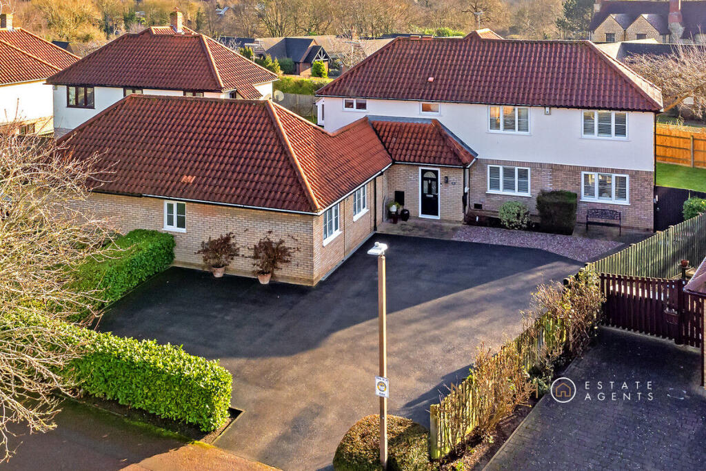 Main image of property: Linceslade Grove, Loughton, MK5