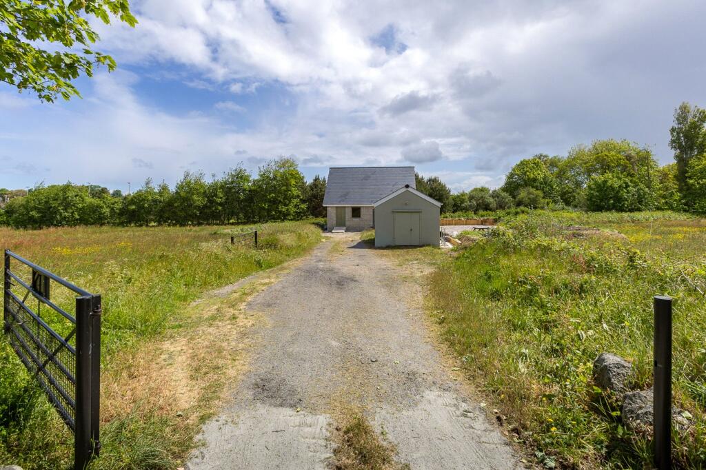 Main image of property: La Vielle Vinnaire, Hougues Magues Lane, St Sampson, GY2