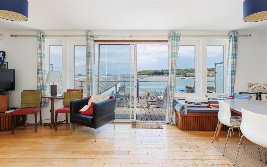 House in Cowes, Isle of Wight - More