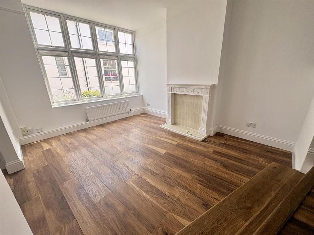 Apartment in Portsmouth, Old Portsmouth - View 2