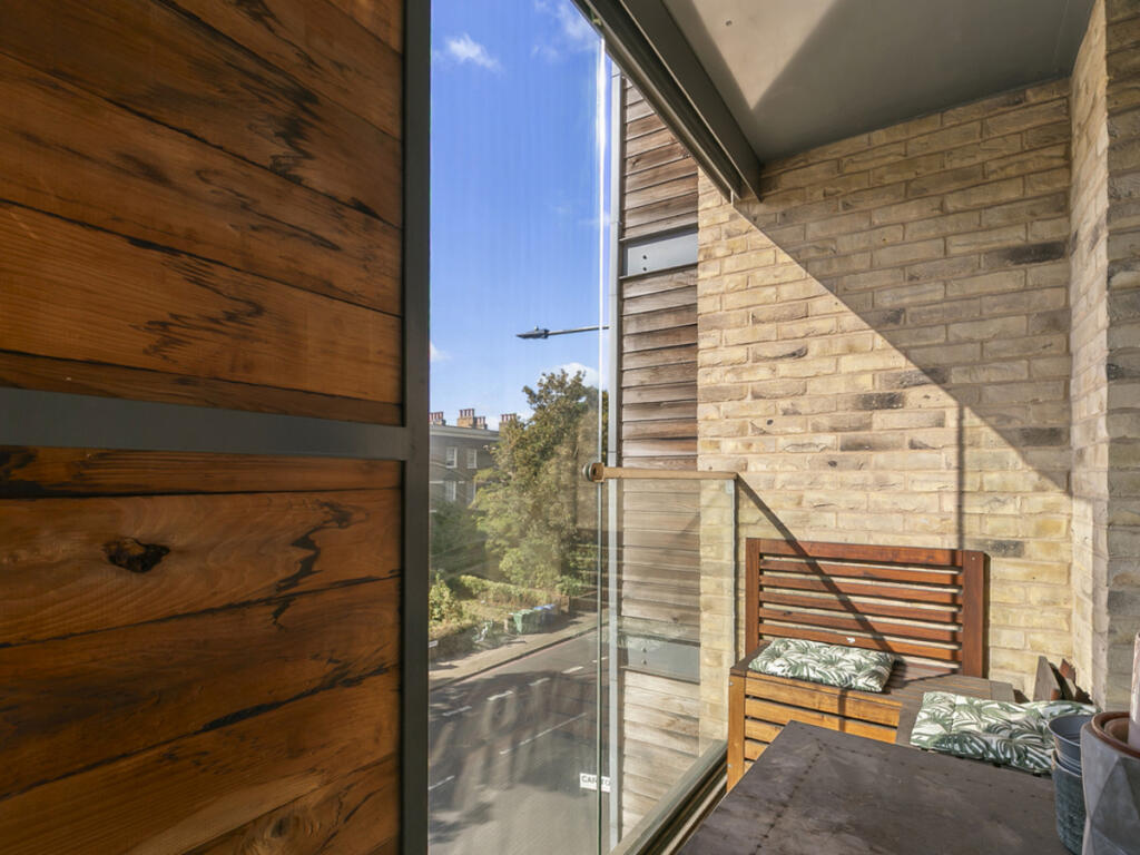 Apartment in London, Cossall Estate, Peckham - More