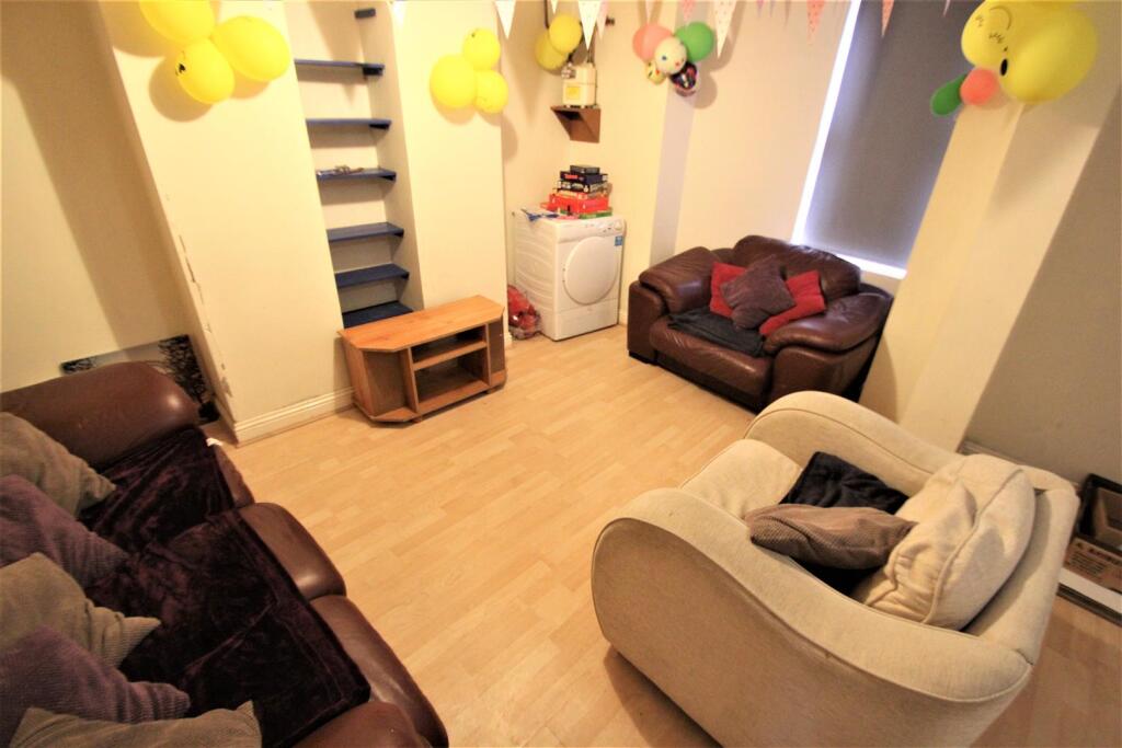 6 bedroom terraced house for rent