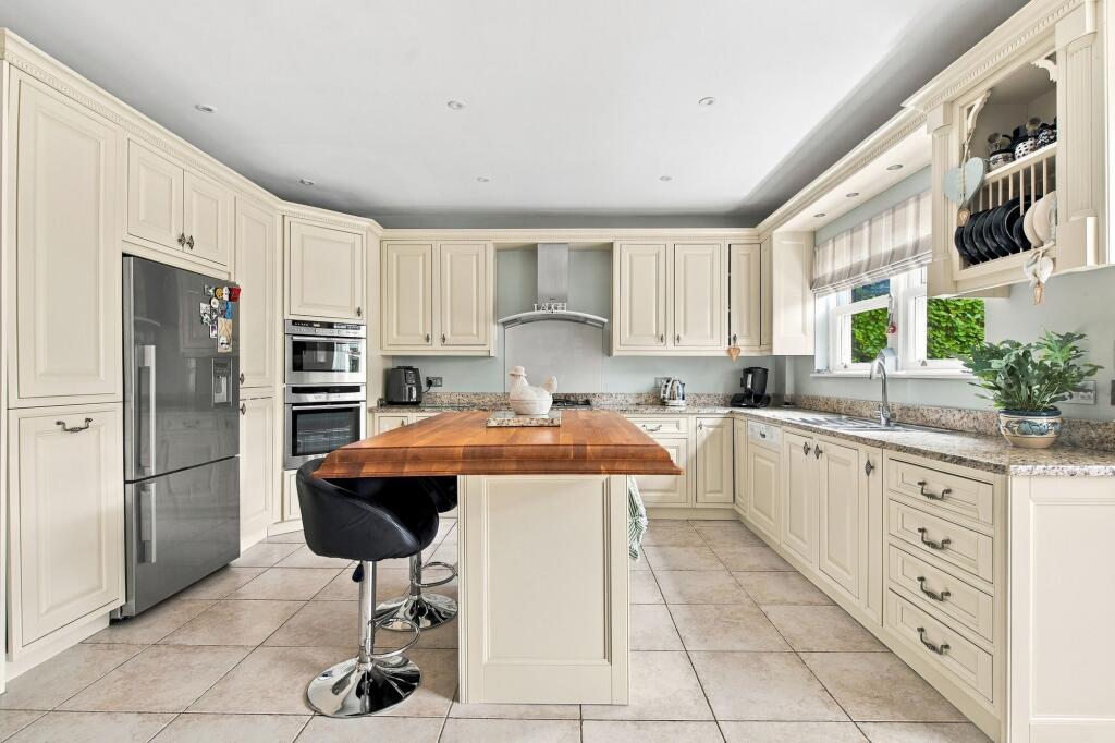 House in Slough - View 4