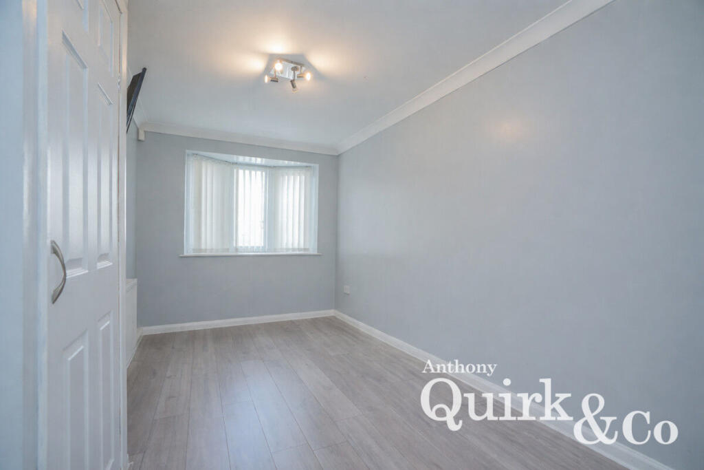 House in Castle Point, Canvey Island - More