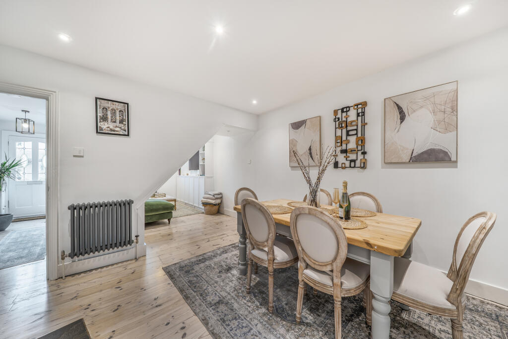House in Woking, Surrey - View 5