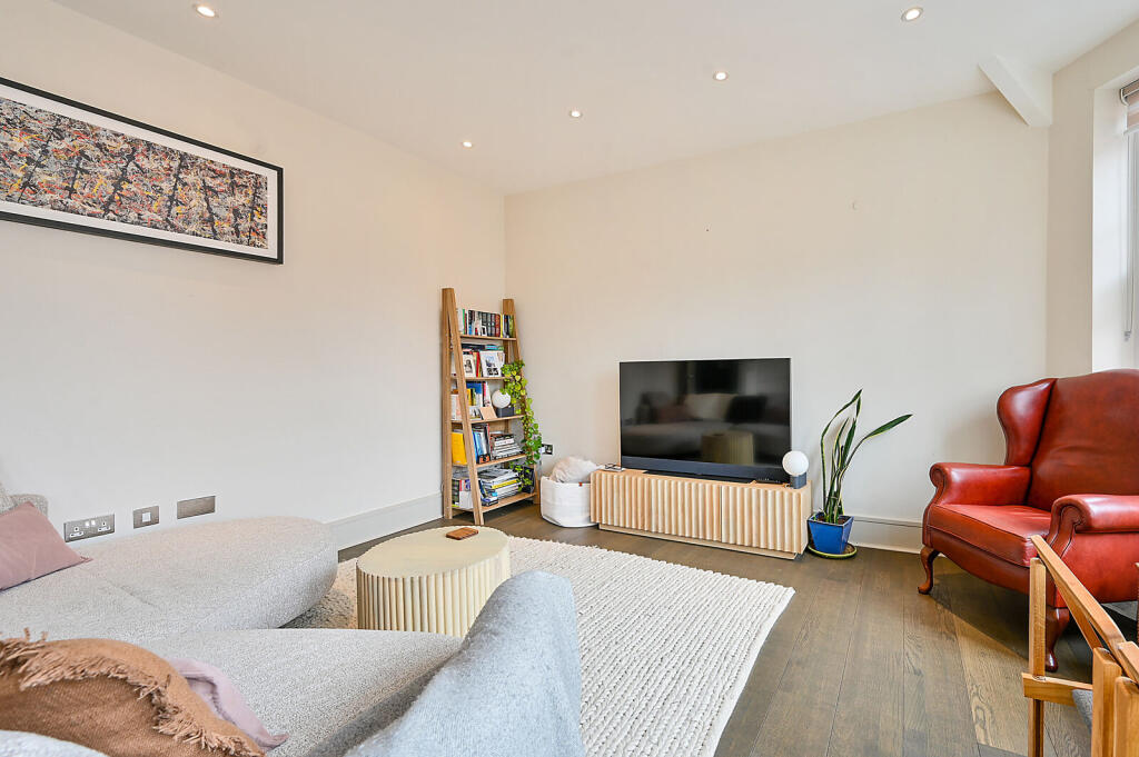 Apartment in Twickenham - View 4