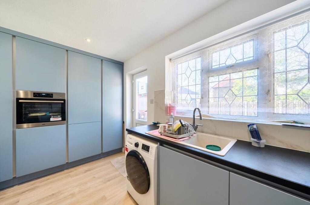 House in Harrow - View 4