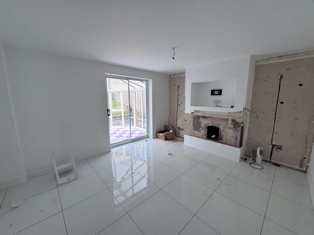 House in Bradford, Low Moor - View 2