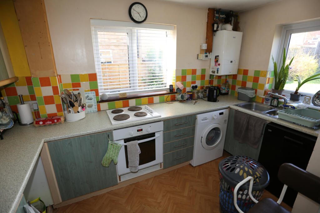 Oak Way, Woodley, RG5 photo 4