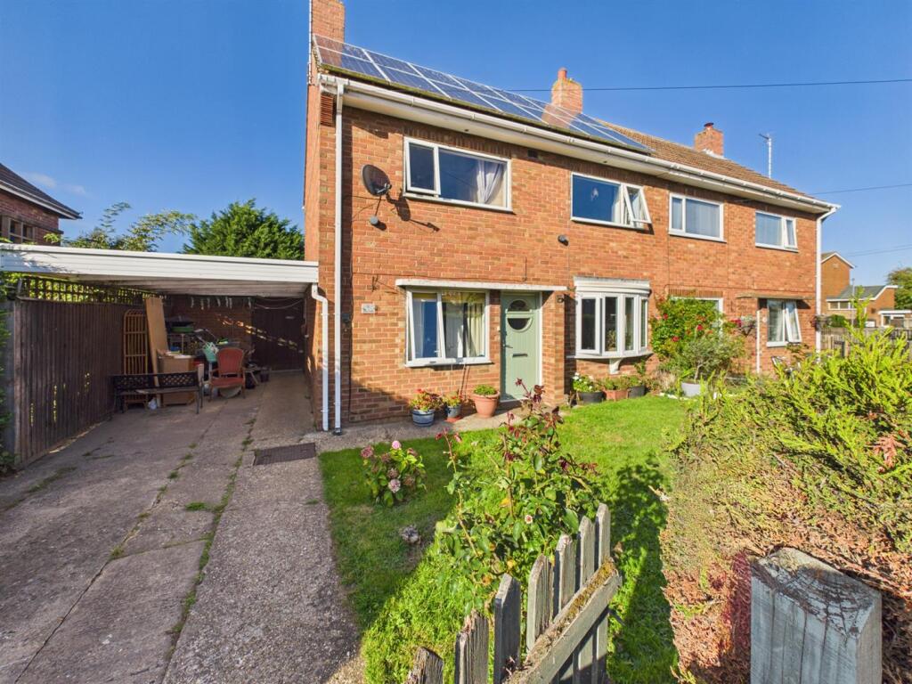 3-bed semi-detached on The Link, Louth, £155,000