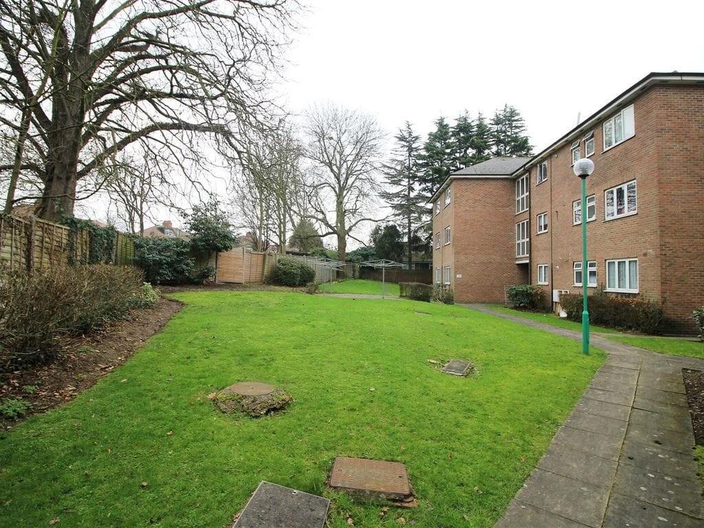 Apartment in Harrow - More