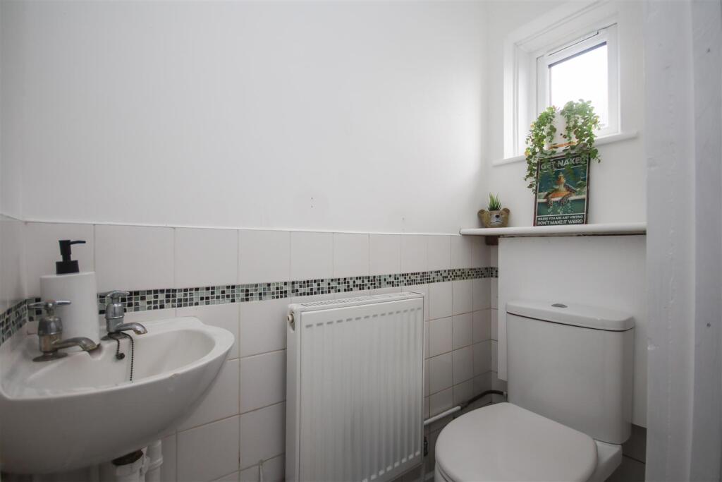 House in Rushden, North Northamptonshire - More